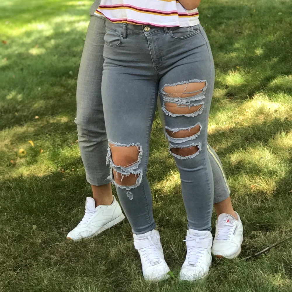 American Eagle Grey Ripped Jegging